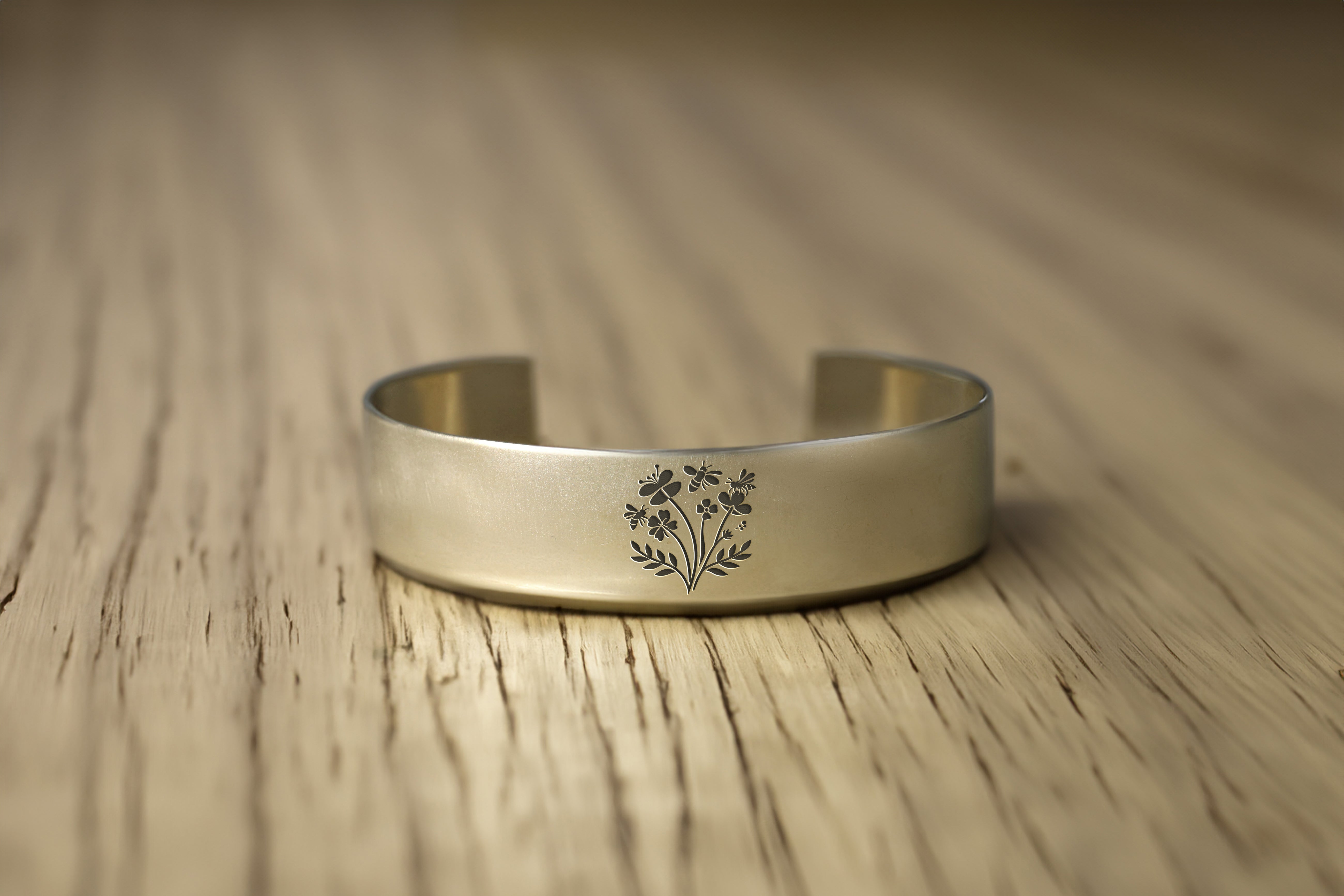 Custom Bee & Flowers Bracelet