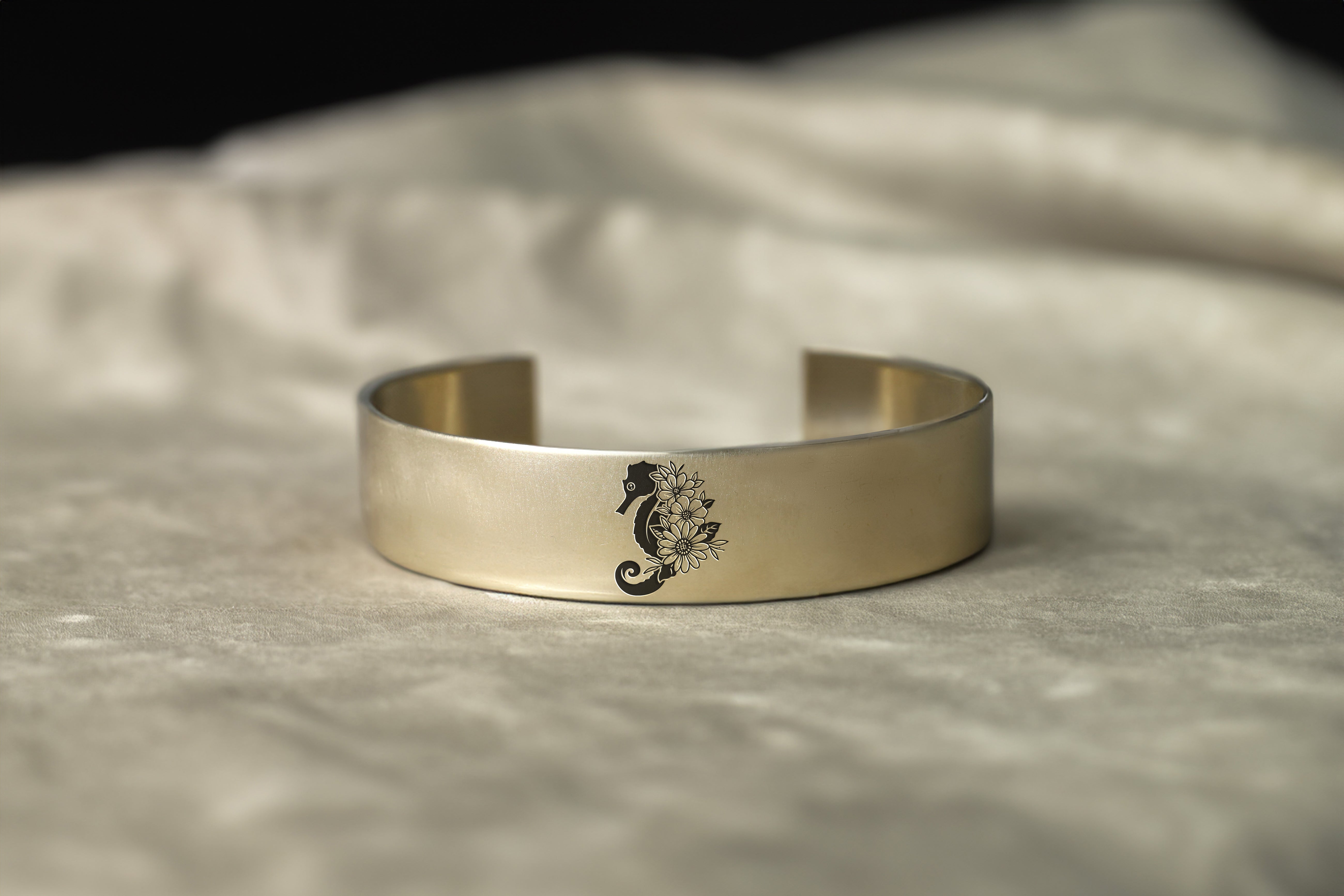 14k Gold Sea Horse Bracelet