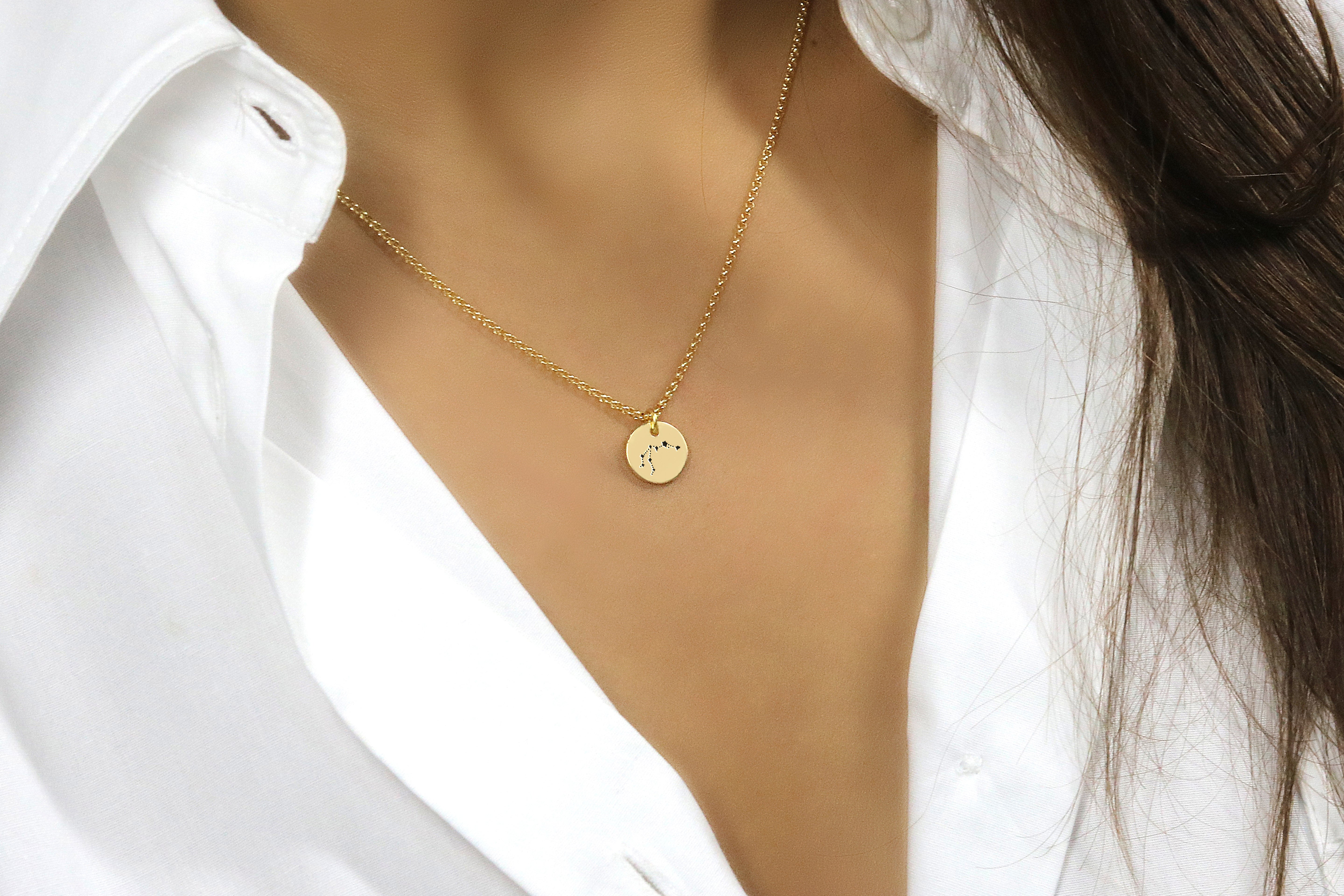 Aquarius Zodiac Engraving Necklace