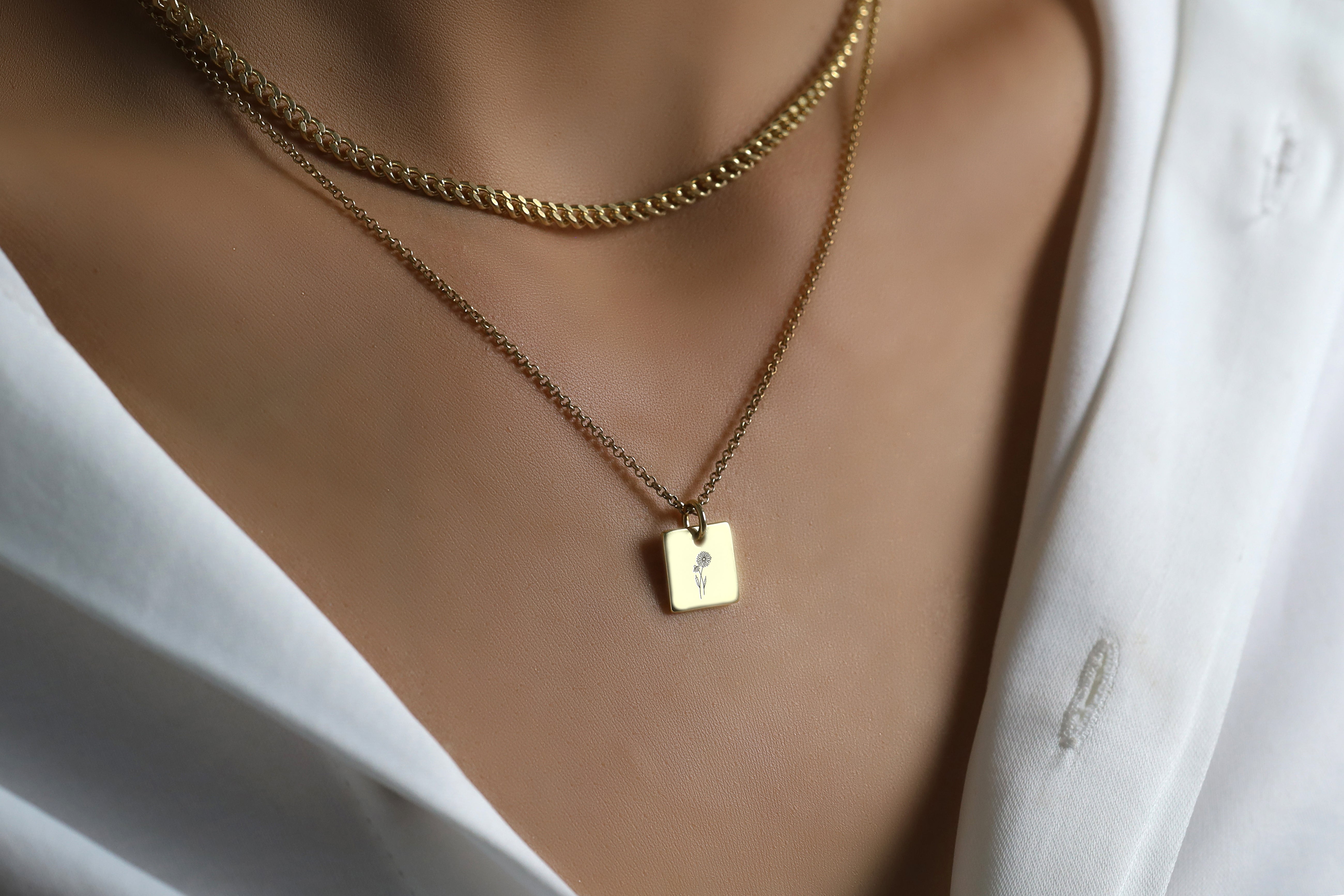 Engraved Daisy Flower Necklace