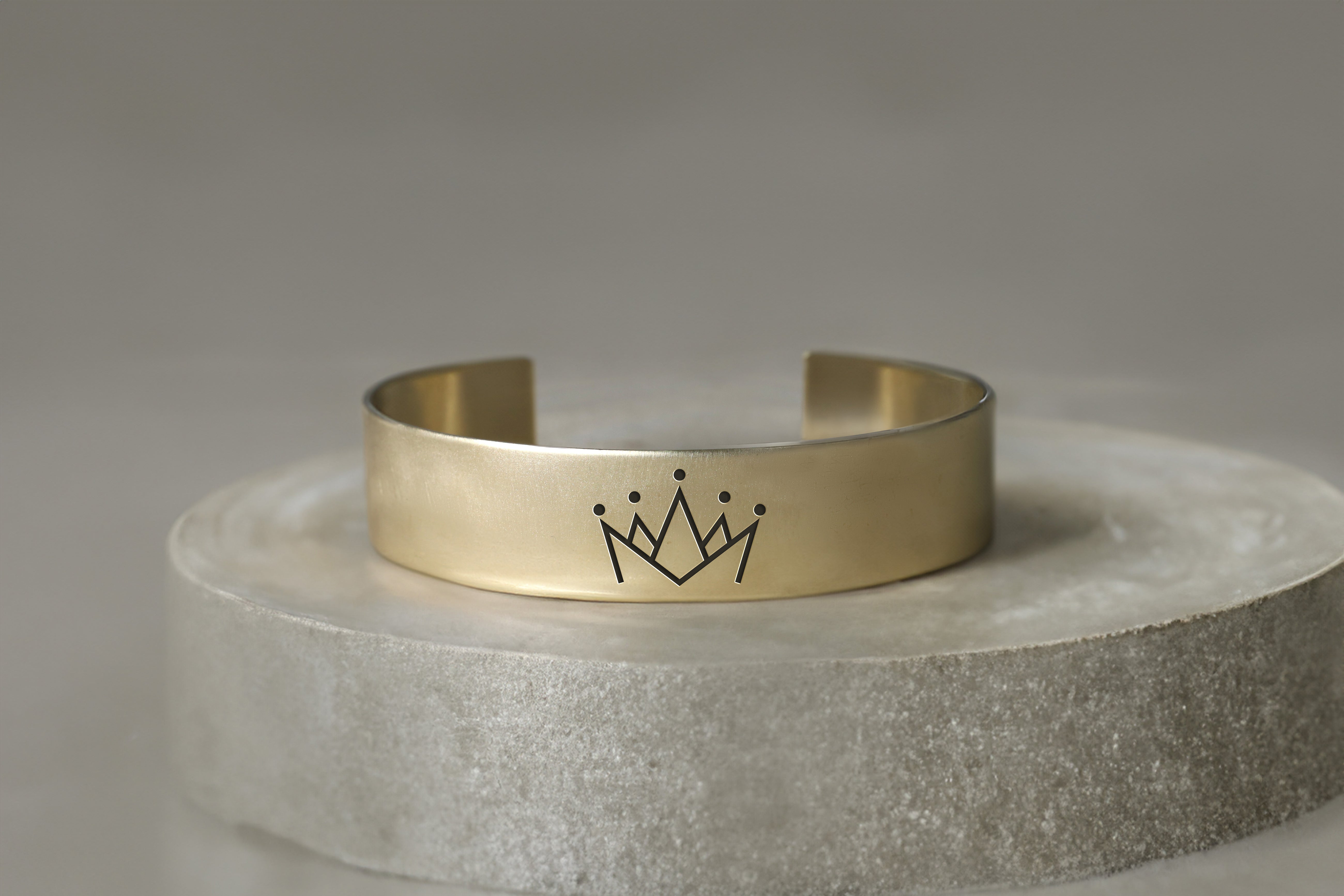 14k Gold Crown Bracelet