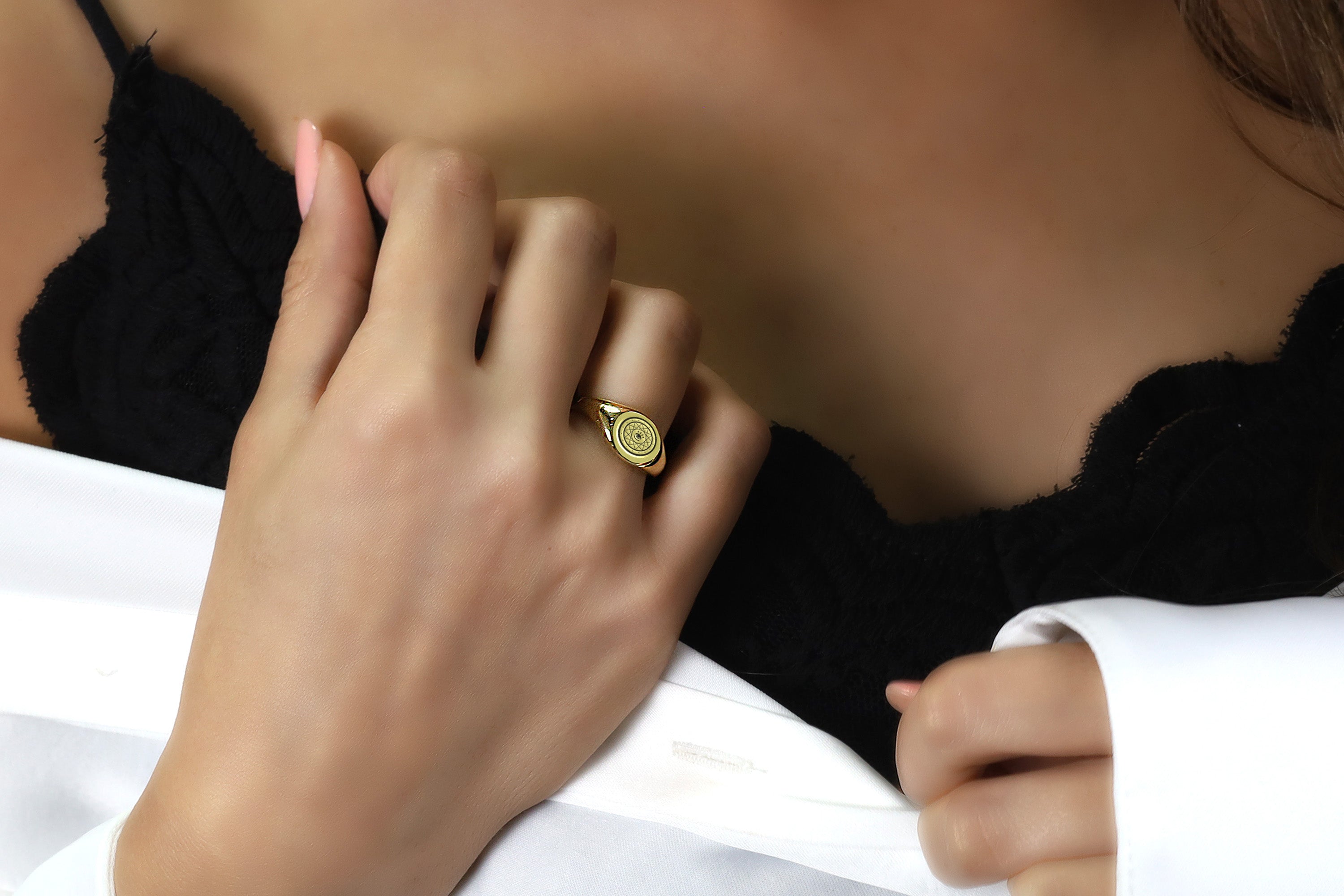 Gothic Eye Circle Signet Ring