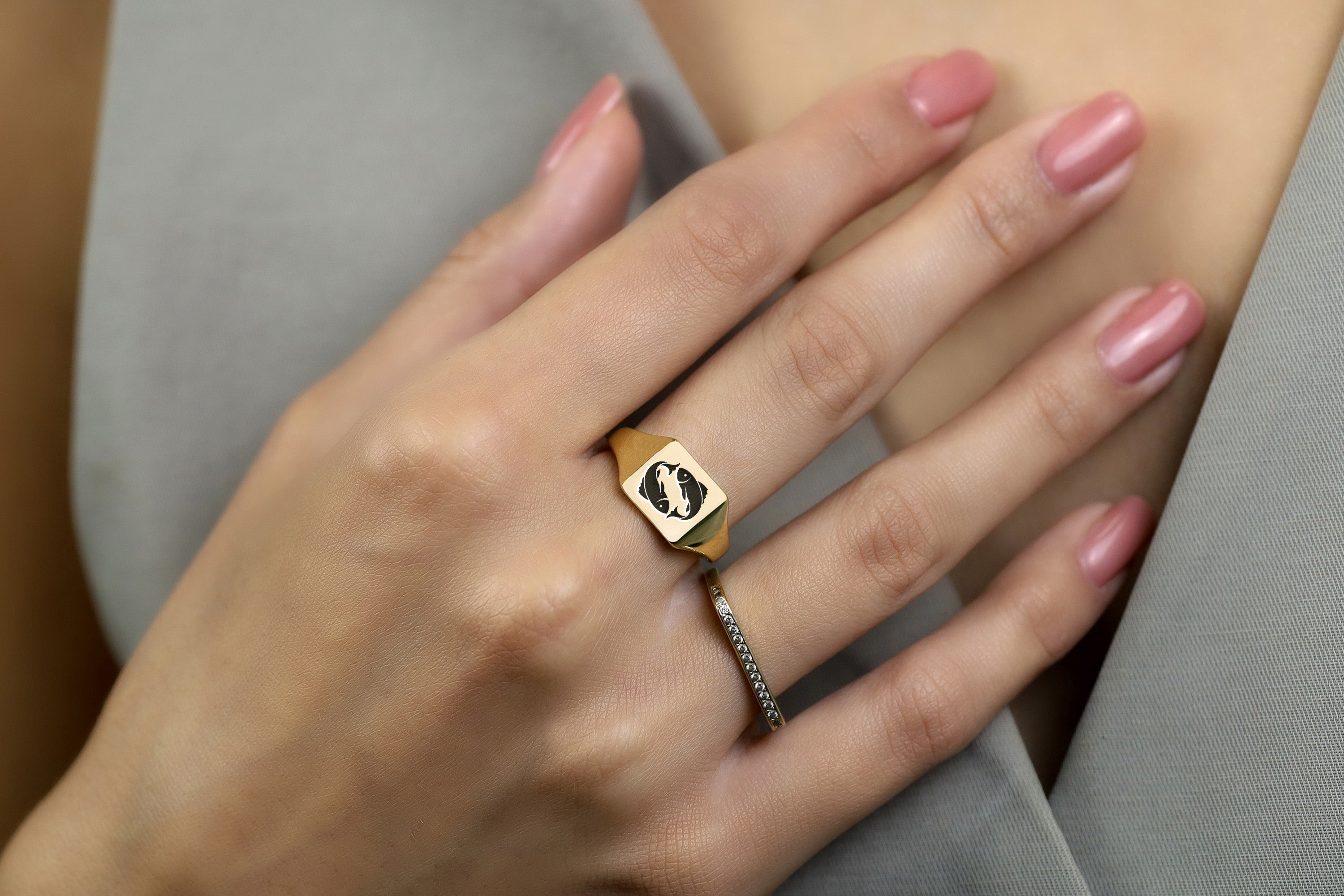 Pisces Delicate Signet Ring