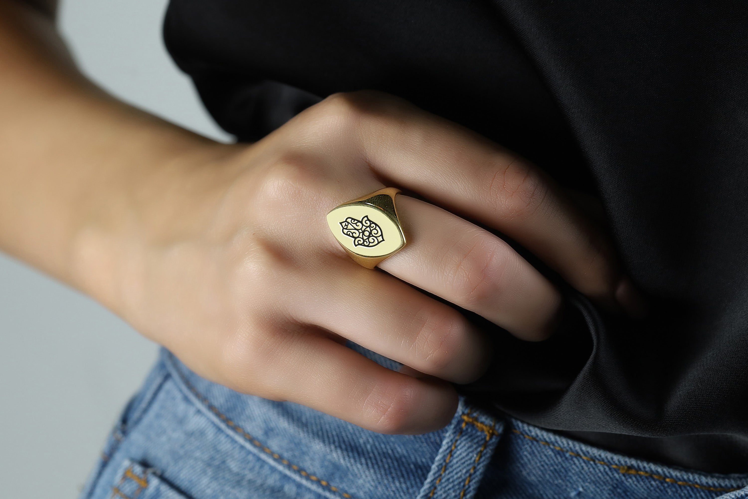 14k Gold Hamsa Signet Ring