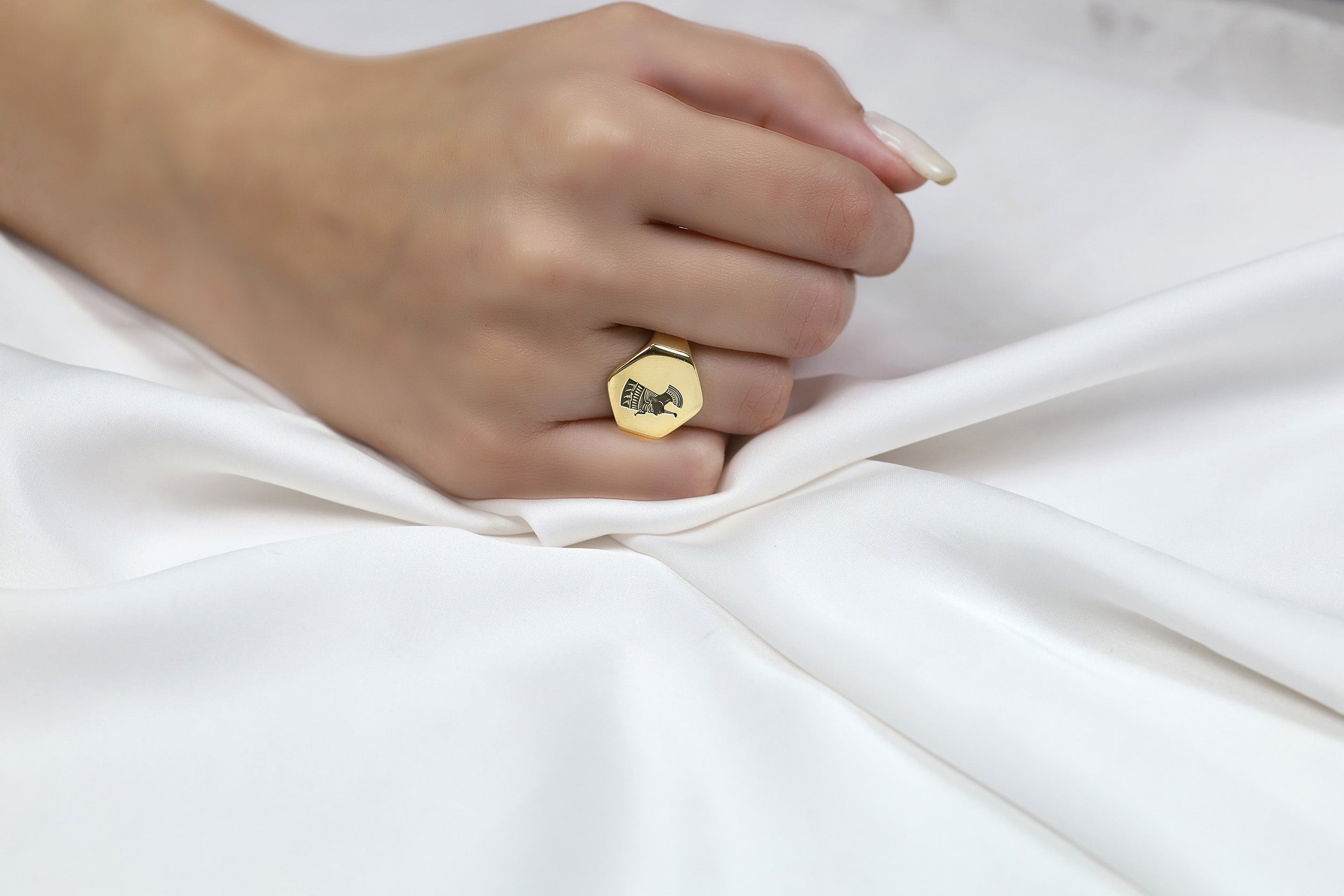Luxurious Nefertiti Engraved Ring