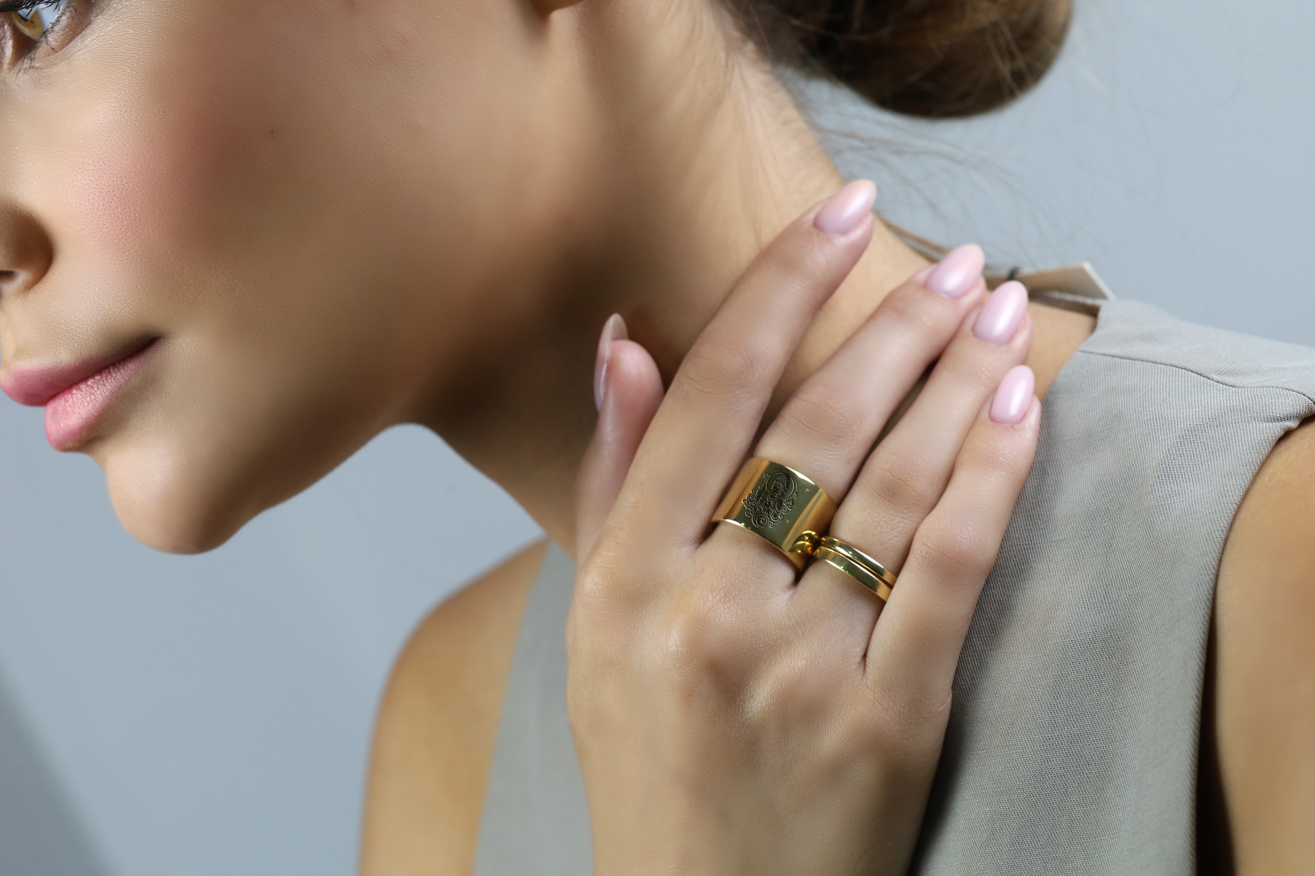 Guanyin Wide Gold Ring