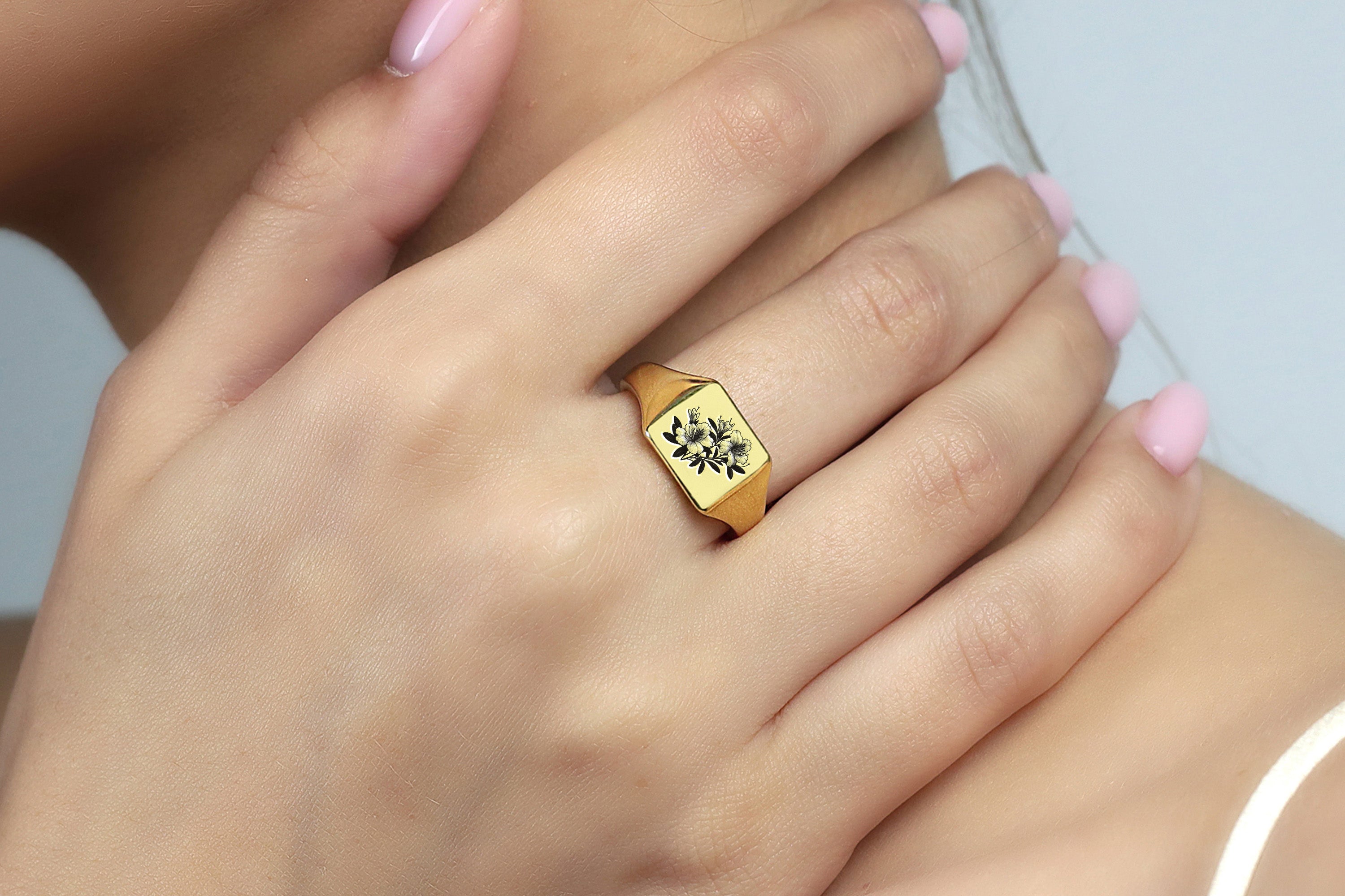 14k Gold Flower Signet Ring