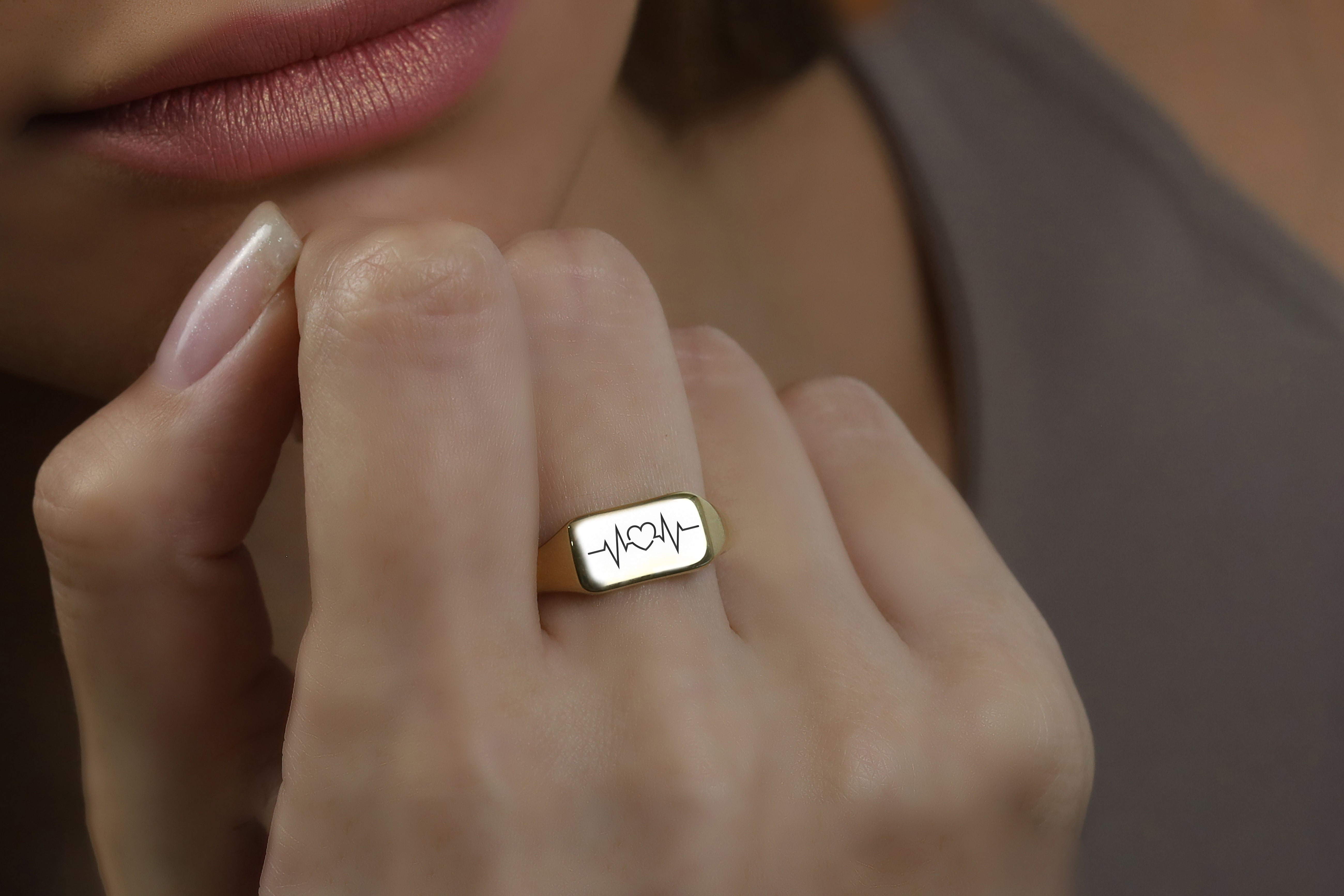 14k Gold Heart Beat Line Signet Ring