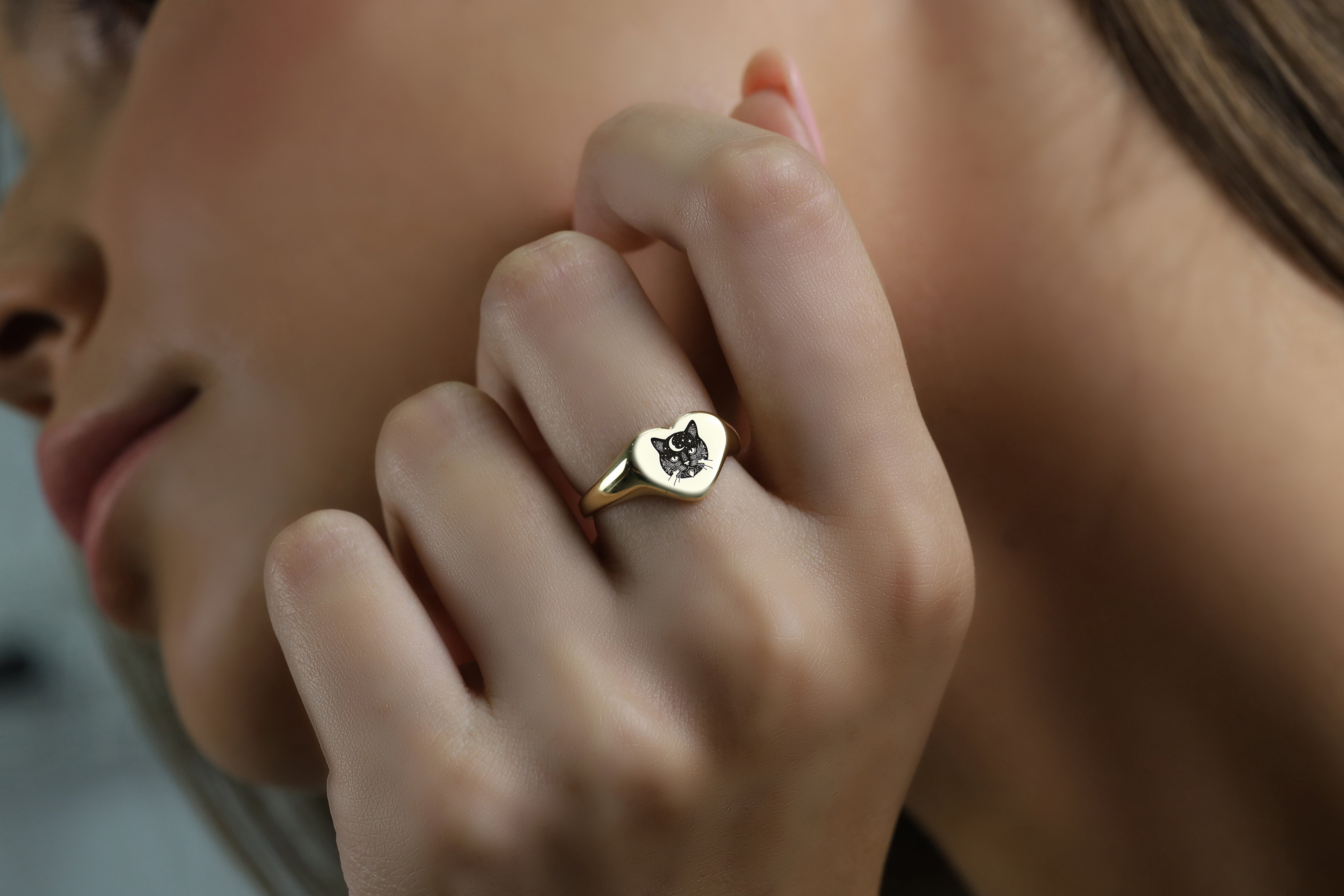 Engraved British Cat Ring