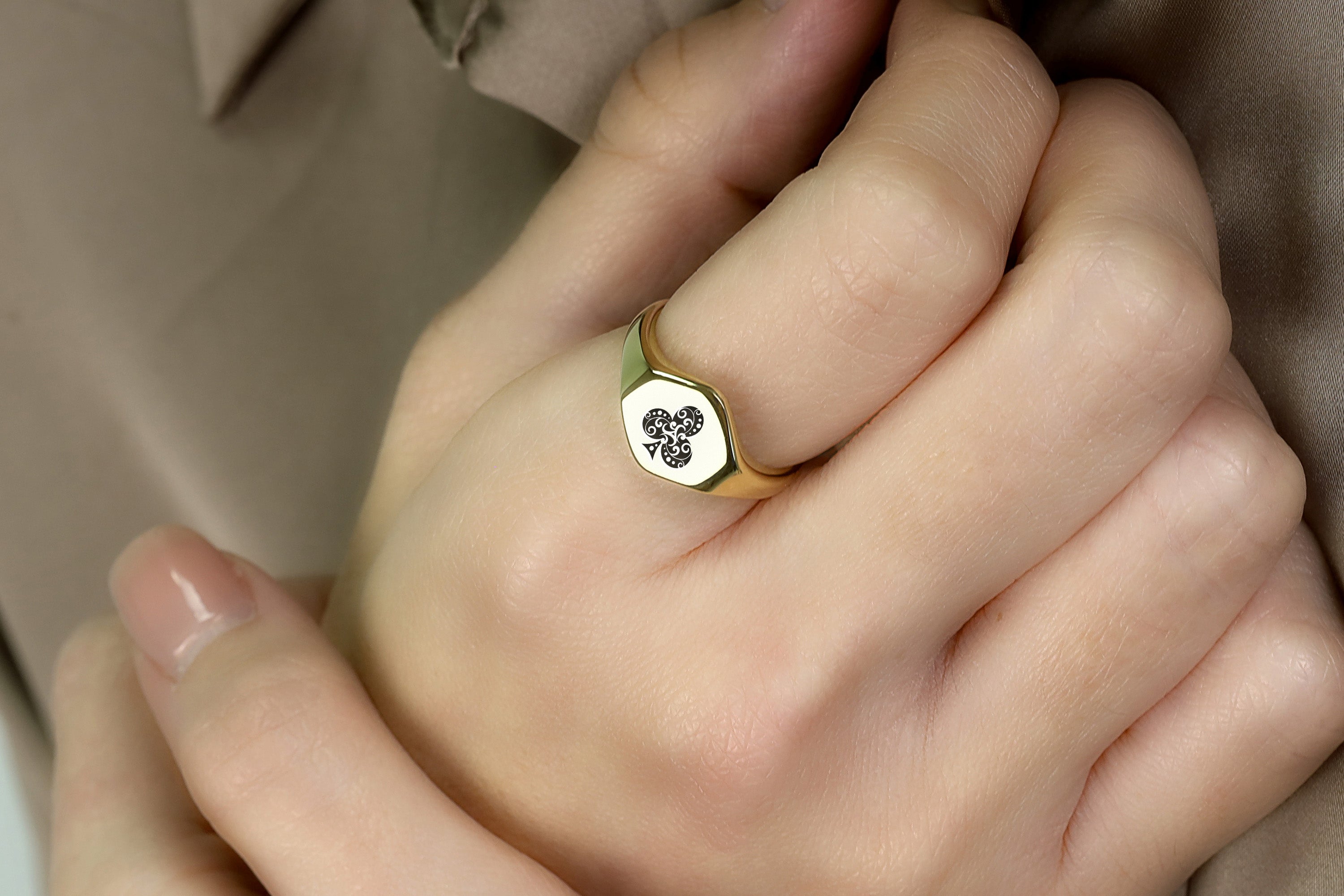 Poker Clubs Hexagon Ring